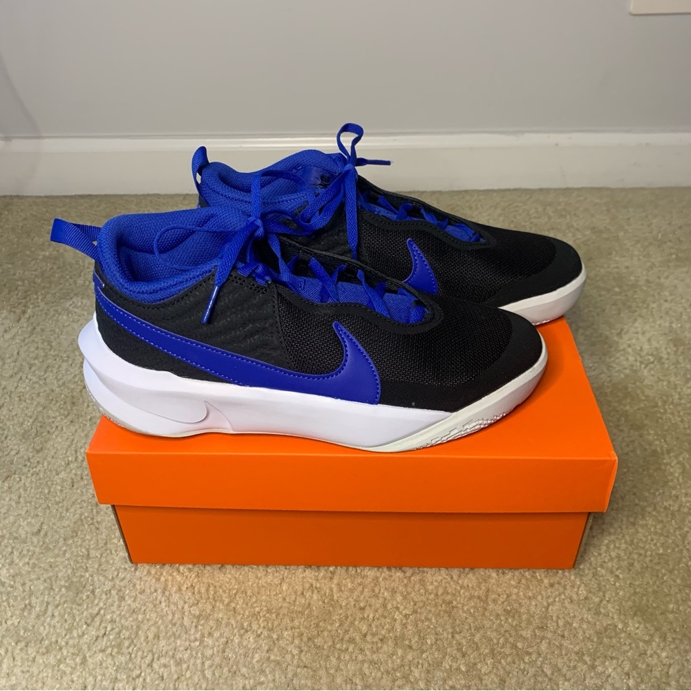 Nike Team Hustle D 10 Basketball Shoes